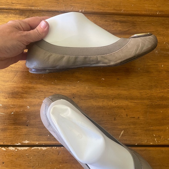 Tory Burch Caroline Gray Leather Ballet Flats Elastic Ankle Shoes Size 8.5 - Picture 6 of 11